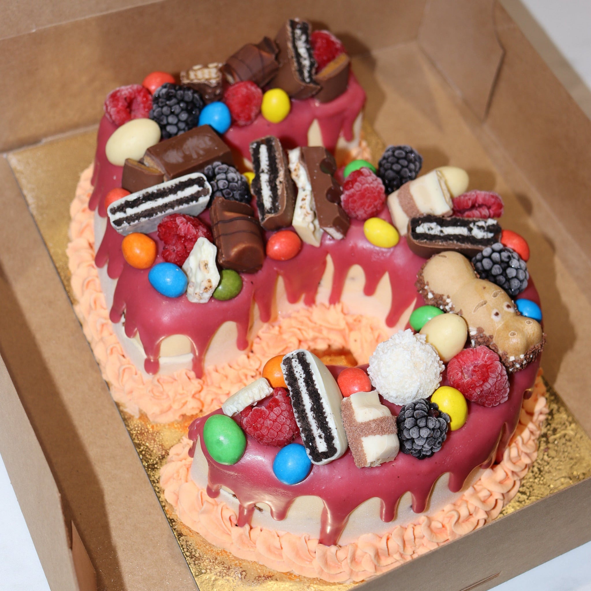 Numbers Cake aux fruits rouges en forme d'un 5