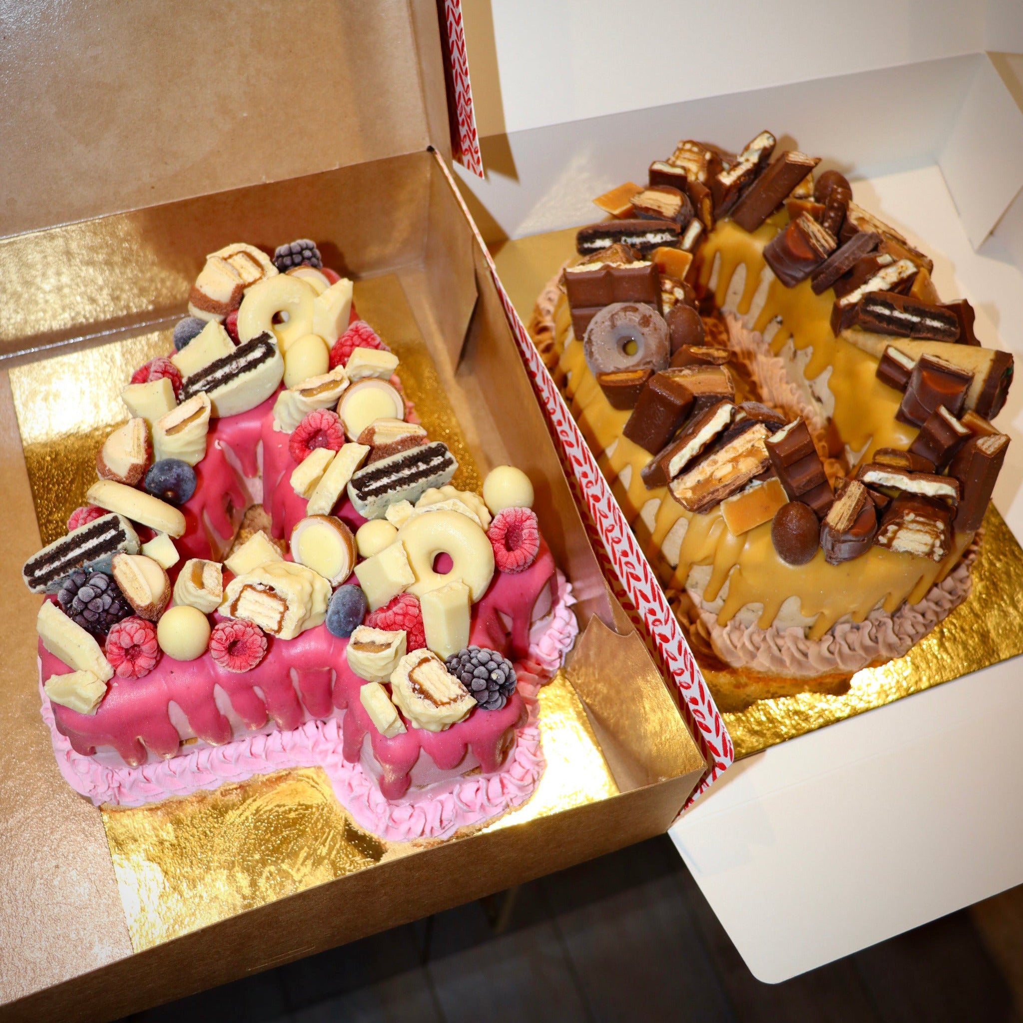 Numbers cake en forme de 4 et 0 aux fruits rouges et au caramel beurre salé